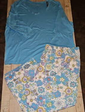 Avenue Blue Floral Pajama/Loungewear Set